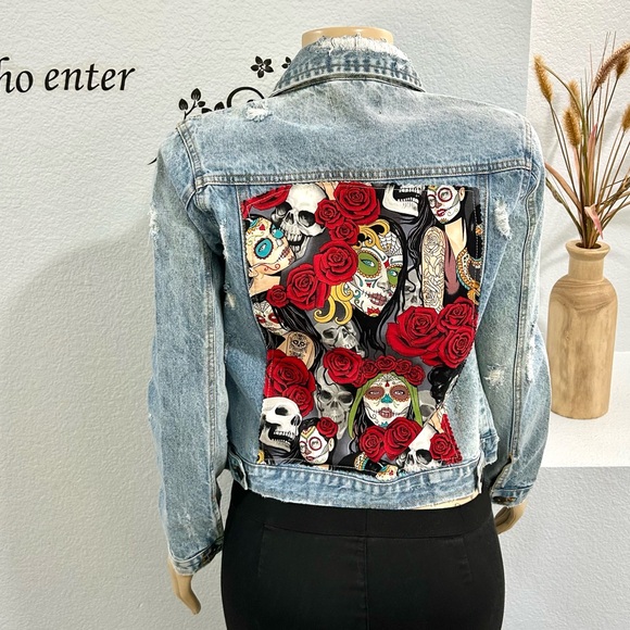 Women Jean Jacket Size S Distressed DAY OF THE DEAD Back Patch Blue Age Jeans - Picture 1 of 7